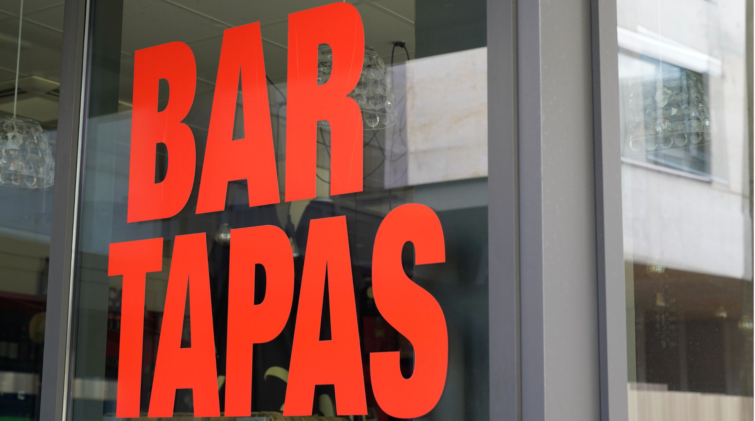 Explore Hidden Bars and Local Favorites with Valencia Tapas Tour